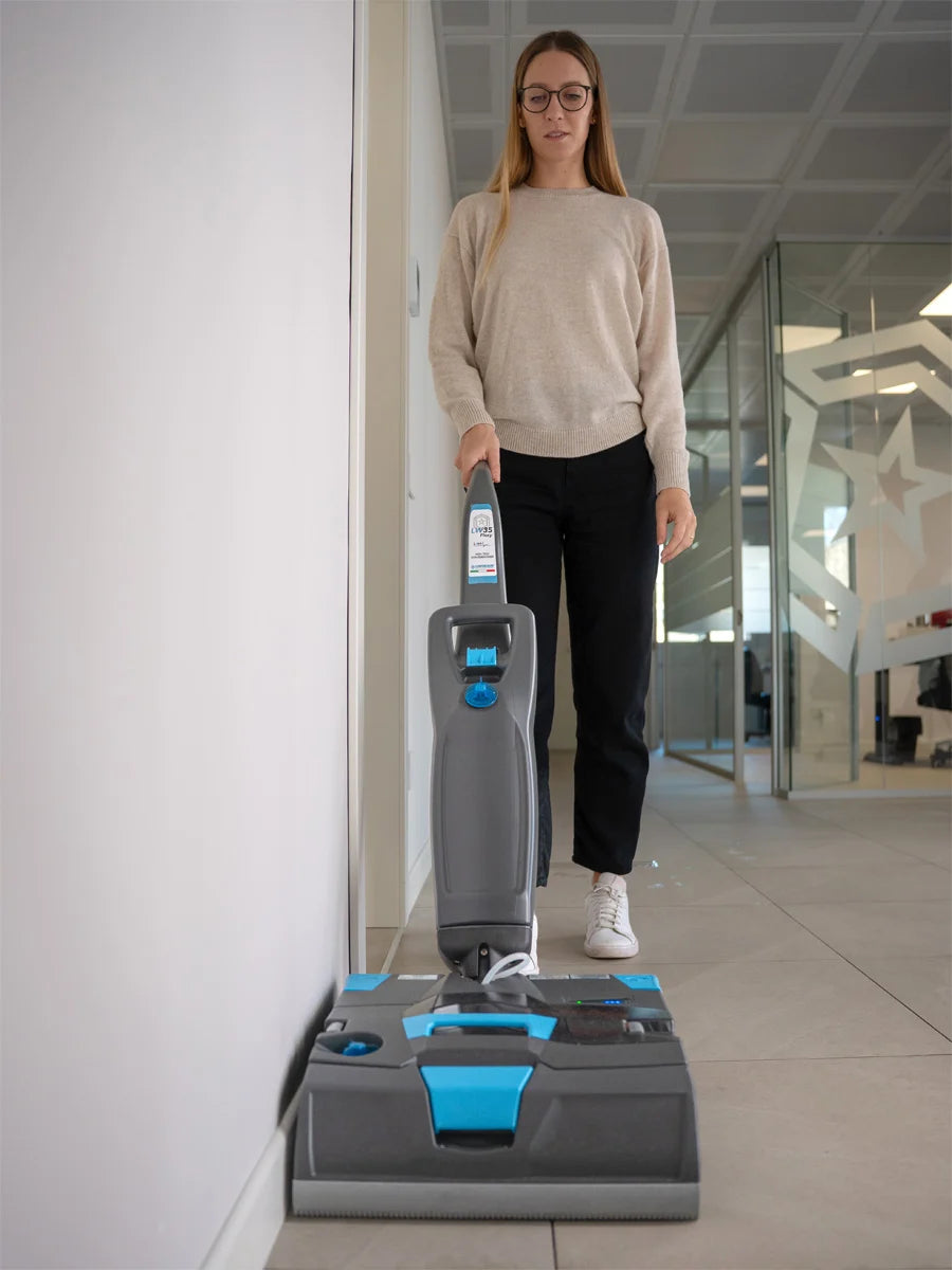 Lindhaus LW35 Flexy - Compact Battery Operated Scrubber Dryer