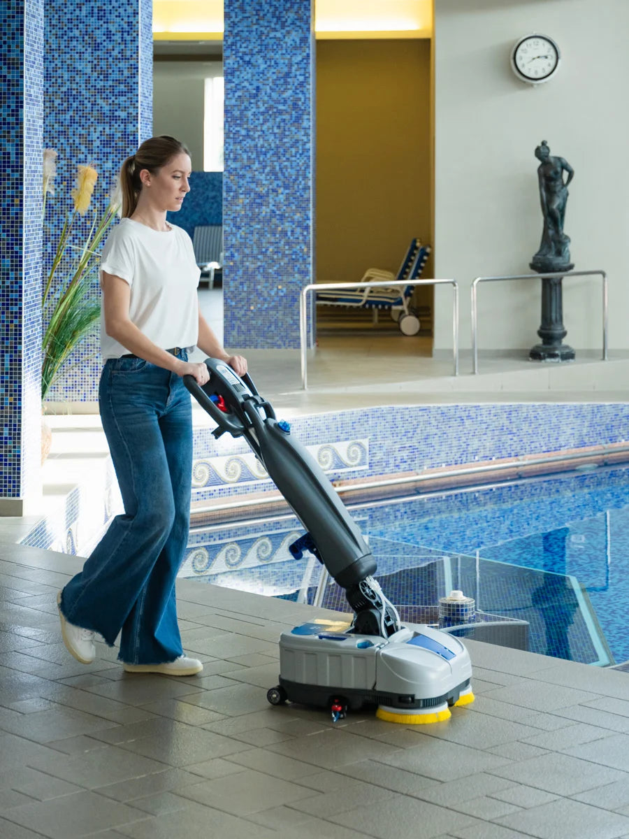 Lindhaus LW52 Flexy Battery Operated Scrubber Dryer