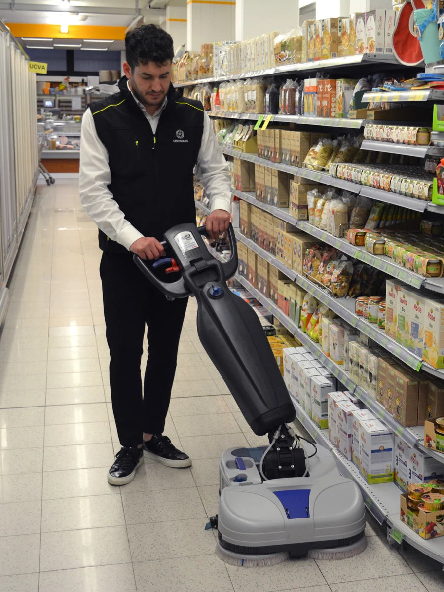 Lindhaus LW52 Flexy Battery Operated Scrubber Dryer